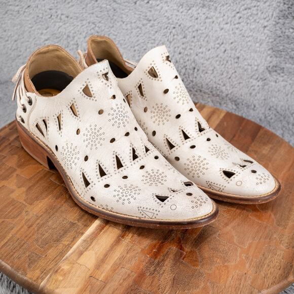 Musse & Cloud Coolise Distressed Leather Cutout Coastal Cowgirl Booties Size 9 - Picture 1 of 7